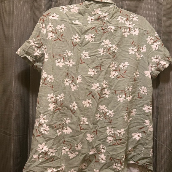 Men’s green Hawaiian style shirt with cherry blossoms - Picture 3 of 3